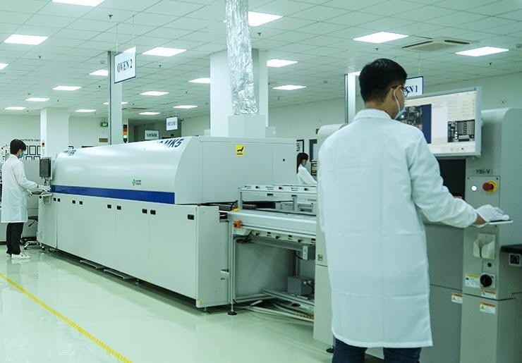 Cleanroom SMT production line with automated optical inspection