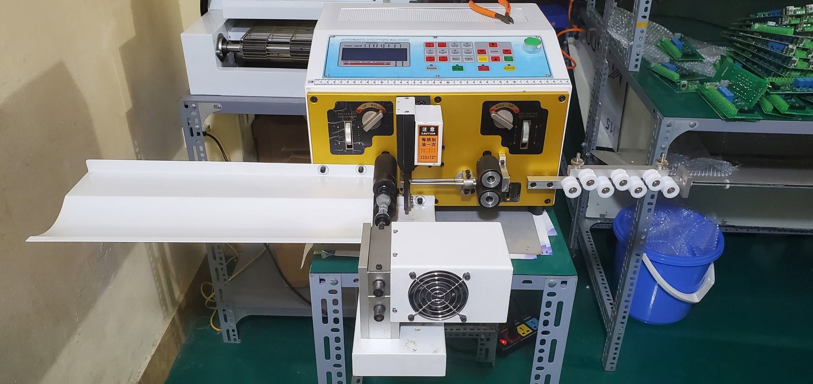 Industrial automatic wire stripping and crimping machine