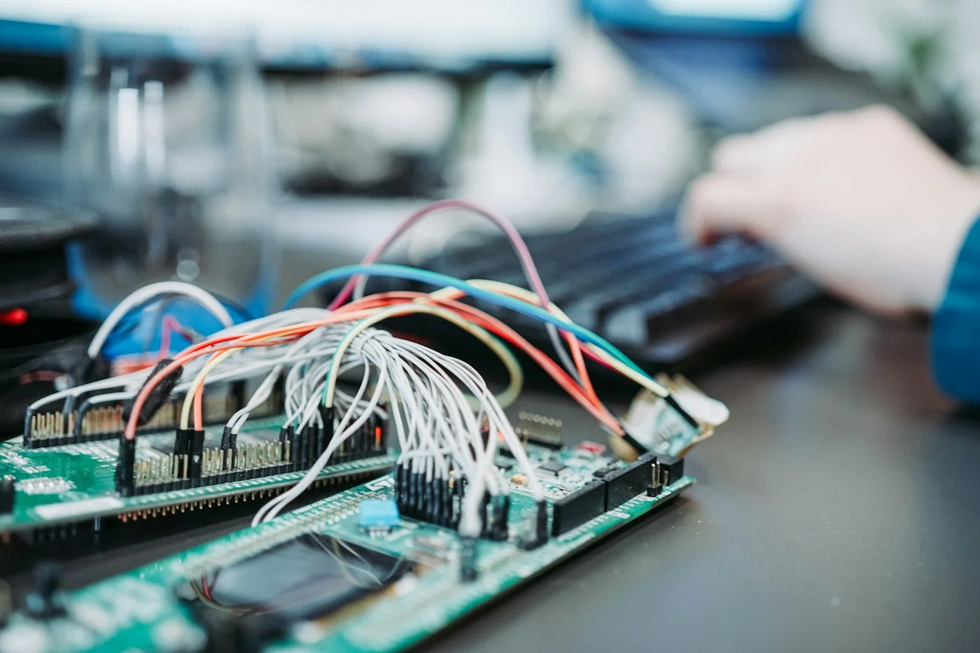 Wireless IoT communication module with impedance-matched RF antenna trace