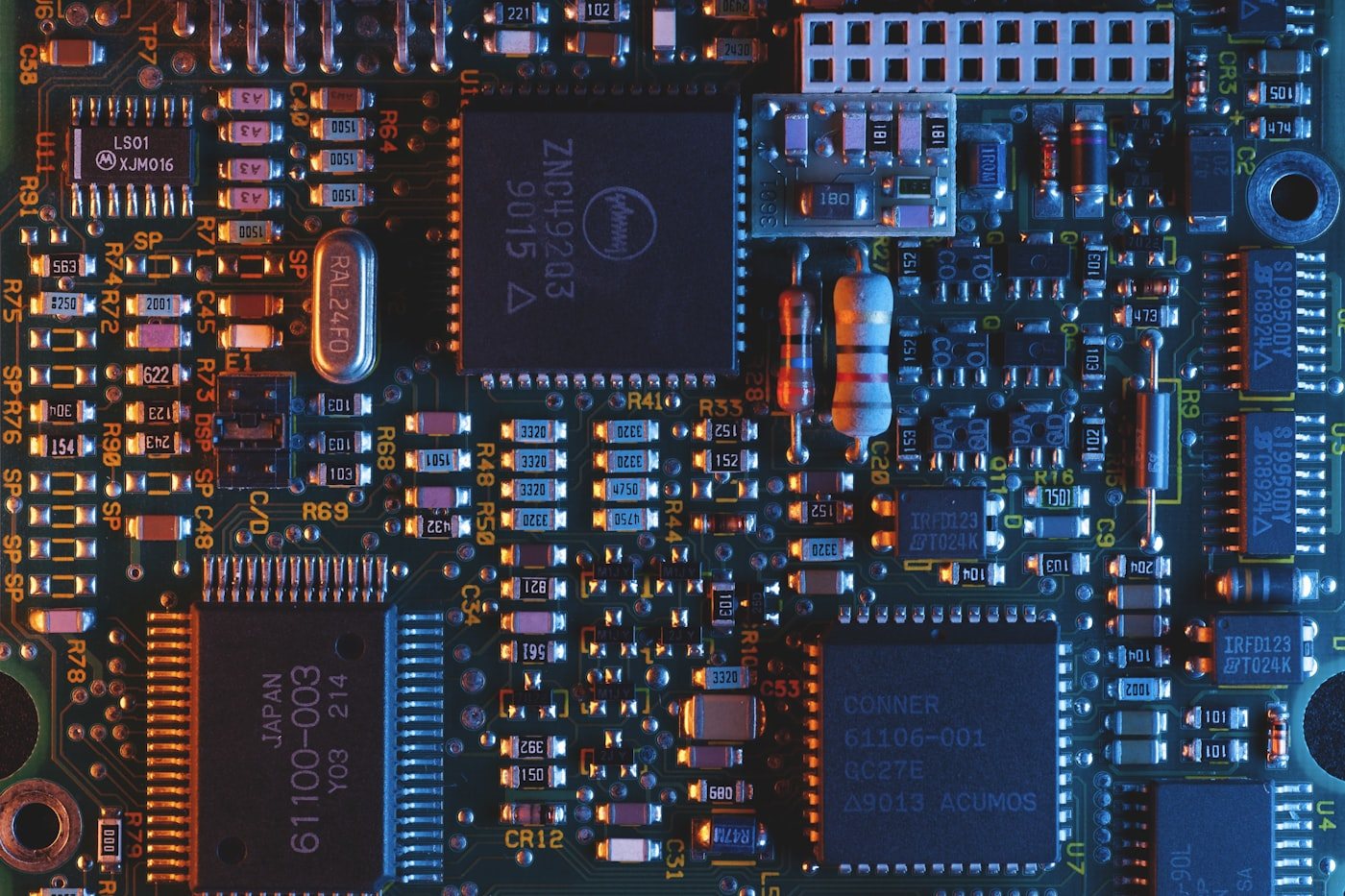 Đo kiểm que đo oscilloscope trên chân chip và bắt bus tín hiệu