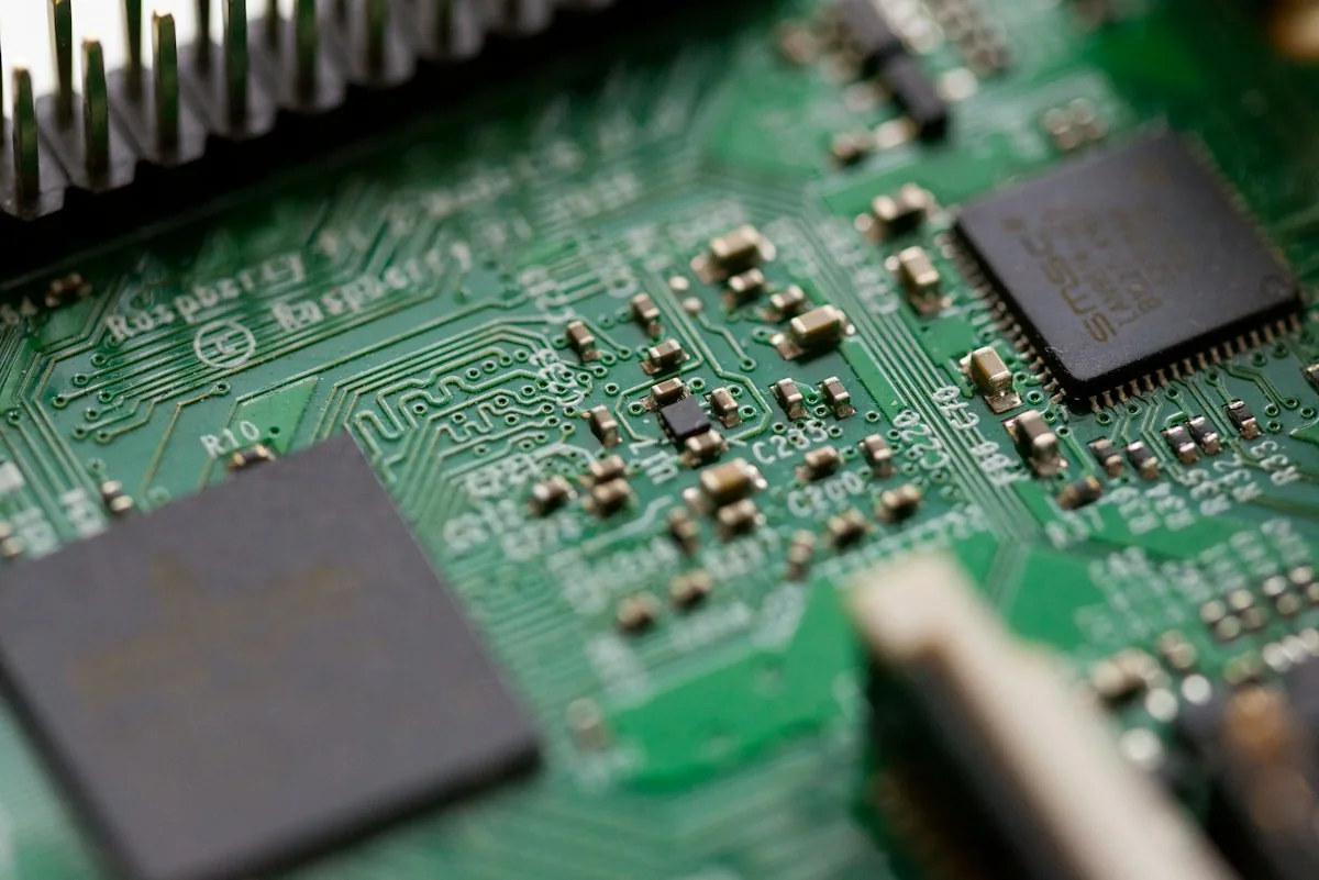 Gia Công PCB & SMT: Từ Prototype Đến Hàng Loạt