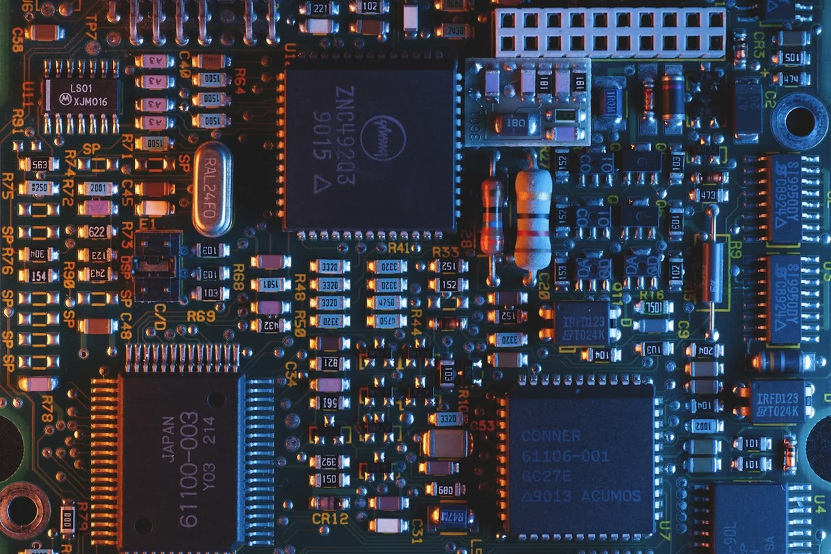 Đầu dò oscilloscope đo kiểm toàn vẹn tín hiệu signal integrity trên bo mạch PCB đa lớp