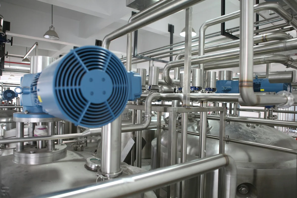 Industrial automation cabinet wiring between PLC and IoT communication gateway