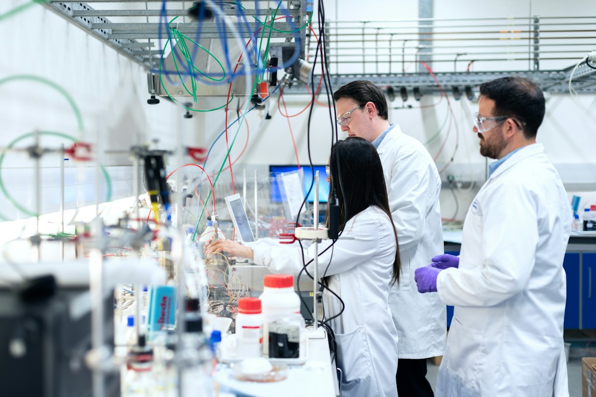 System integration engineer cross-checking real-time voltage, current, and active power kWh register values between the switchboard power meter and MQTT SCADA software